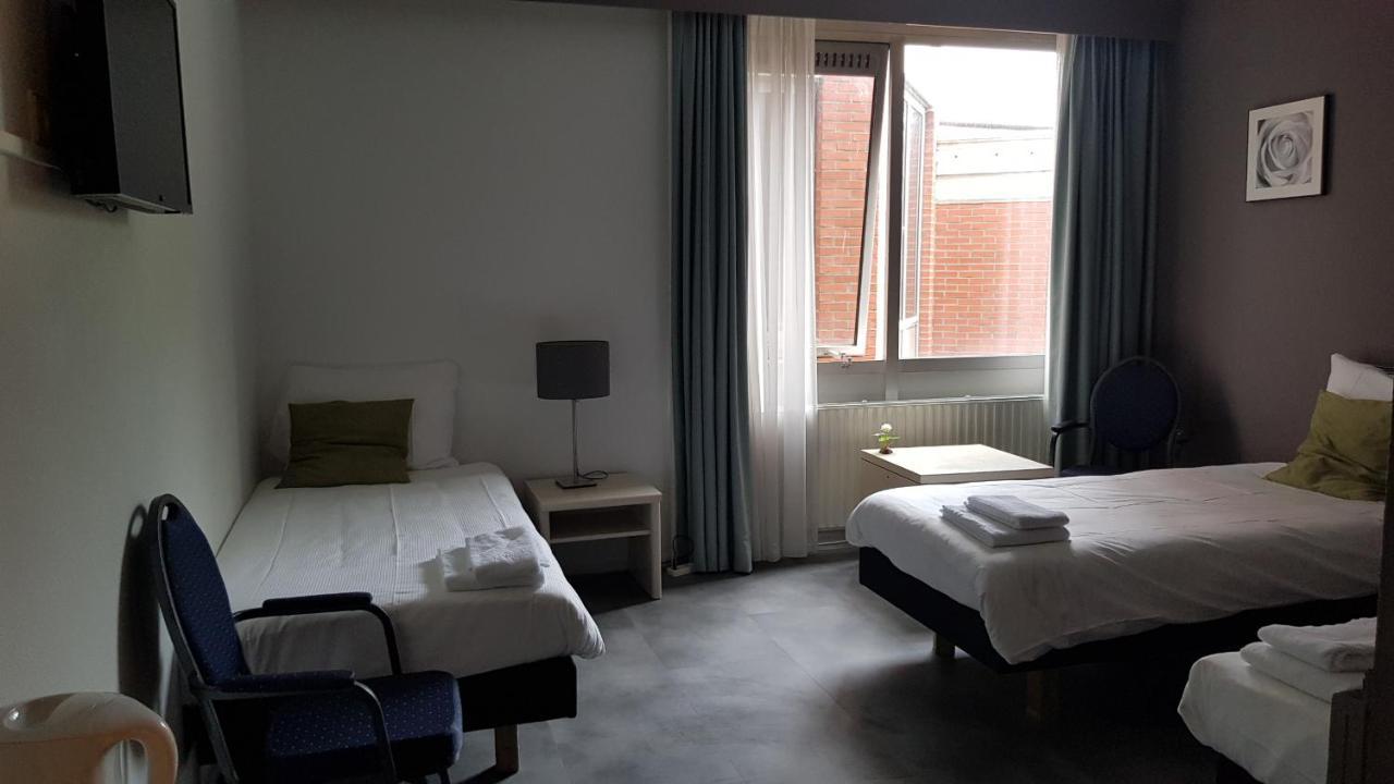 City Hotel فِنسخزتين المظهر الخارجي الصورة