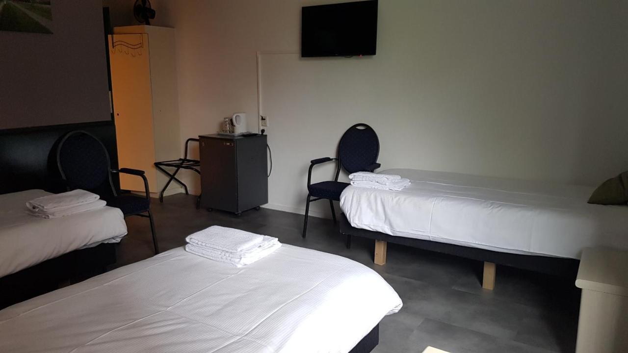 City Hotel فِنسخزتين المظهر الخارجي الصورة