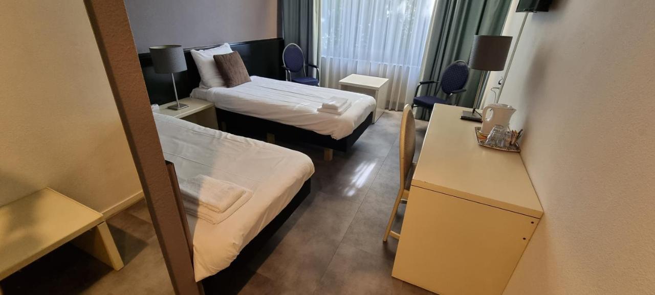 City Hotel فِنسخزتين المظهر الخارجي الصورة