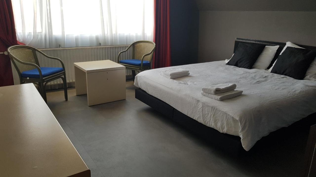 City Hotel فِنسخزتين المظهر الخارجي الصورة