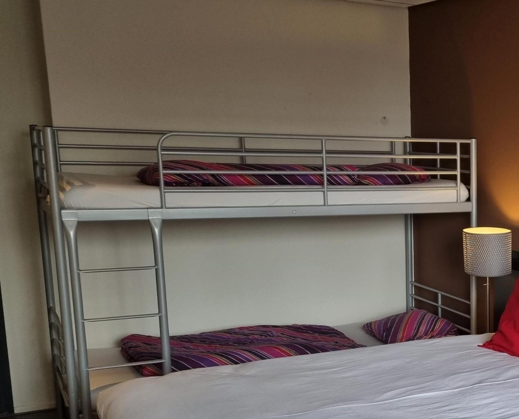 City Hotel فِنسخزتين المظهر الخارجي الصورة