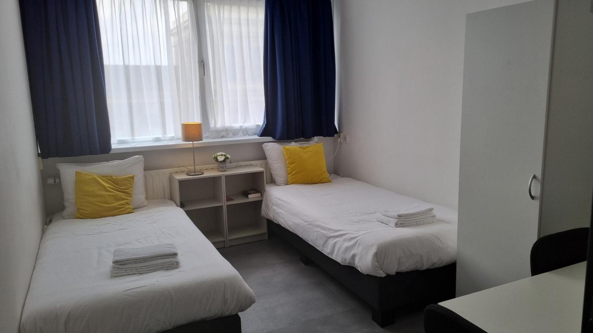 City Hotel فِنسخزتين المظهر الخارجي الصورة
