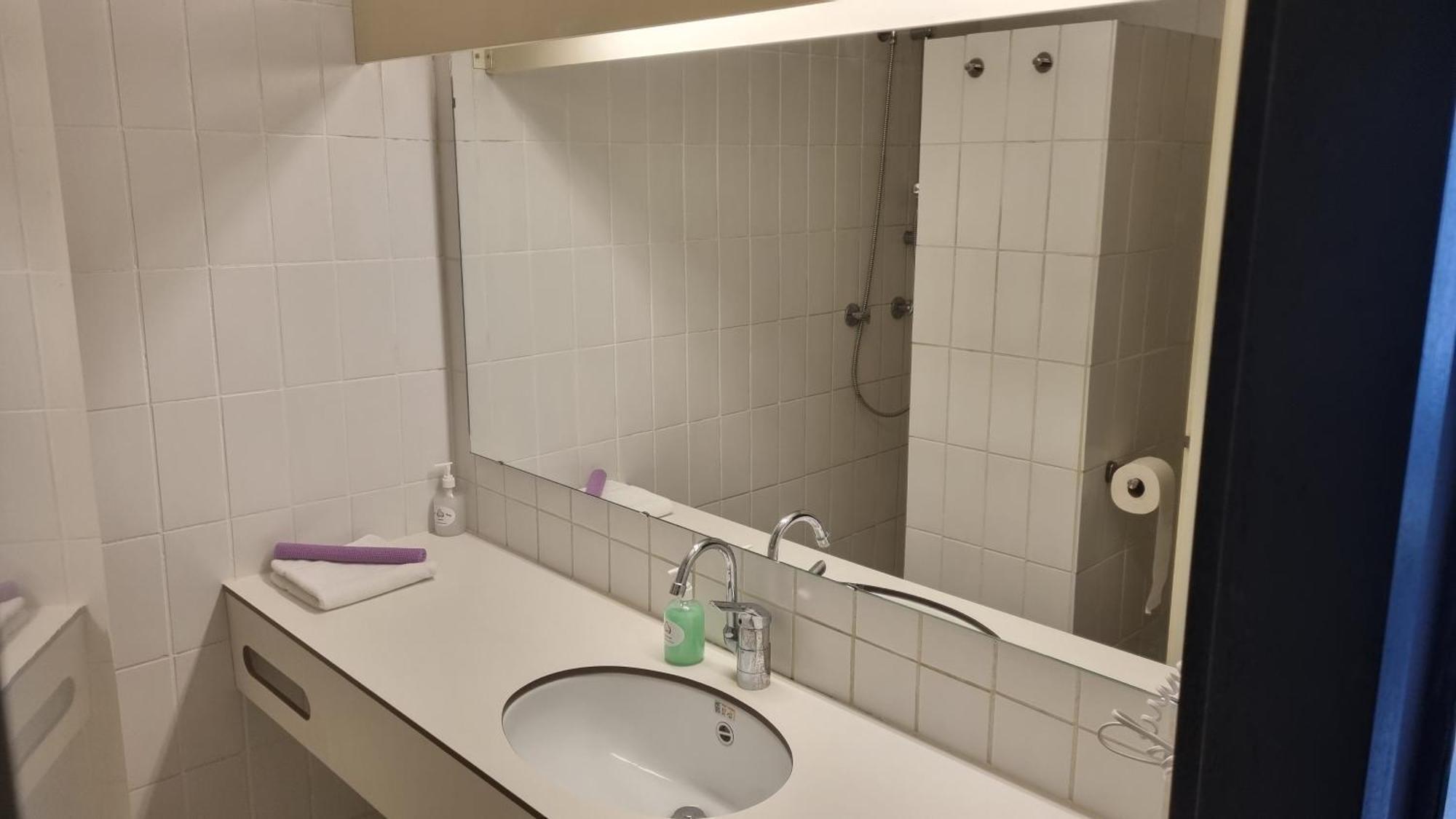 City Hotel فِنسخزتين المظهر الخارجي الصورة