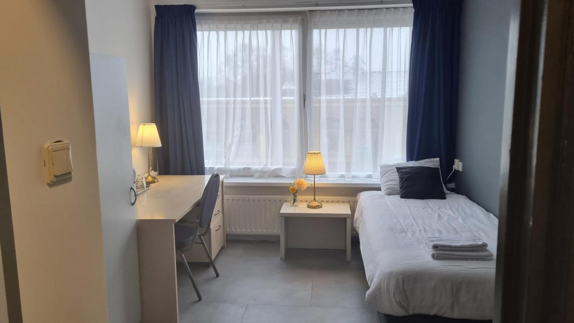 City Hotel فِنسخزتين المظهر الخارجي الصورة